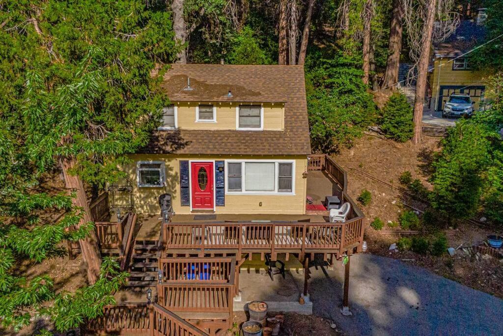 The Yellow Cottage In The Woods Skyforest Exterior photo